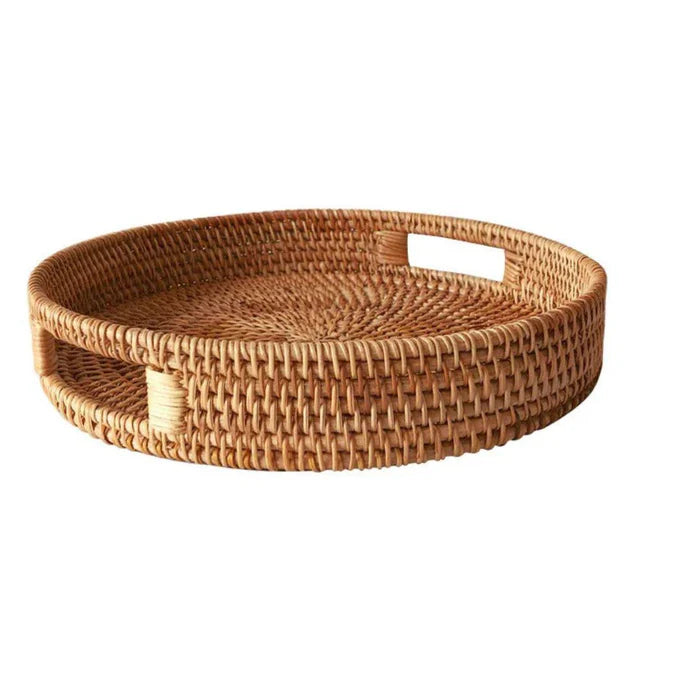 Cesta de Frutas de Vime Redonda Vivelle, feita em rattan natural com alça de madeira, ideal para armazenar e servir frutas, pães e lanches com estilo.