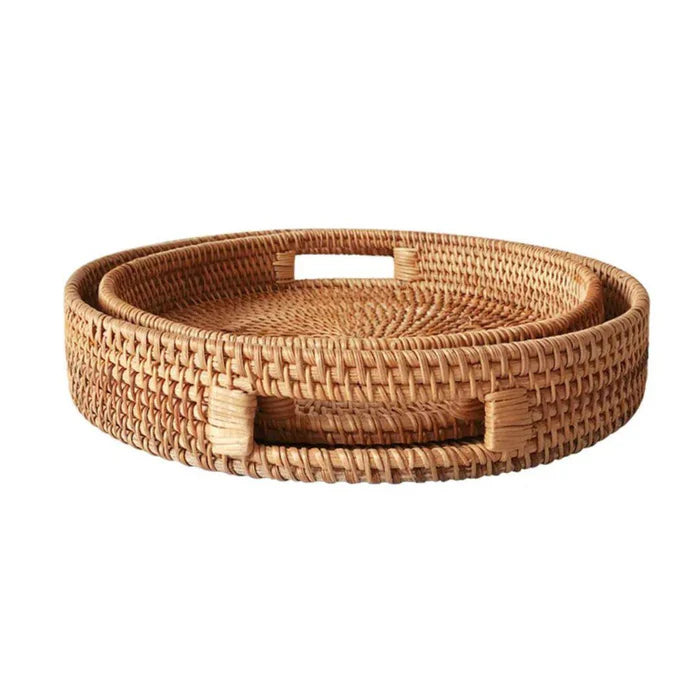 Cesta de Frutas de Vime Redonda Vivelle, feita em rattan natural com alça de madeira, ideal para armazenar e servir frutas, pães e lanches com estilo.