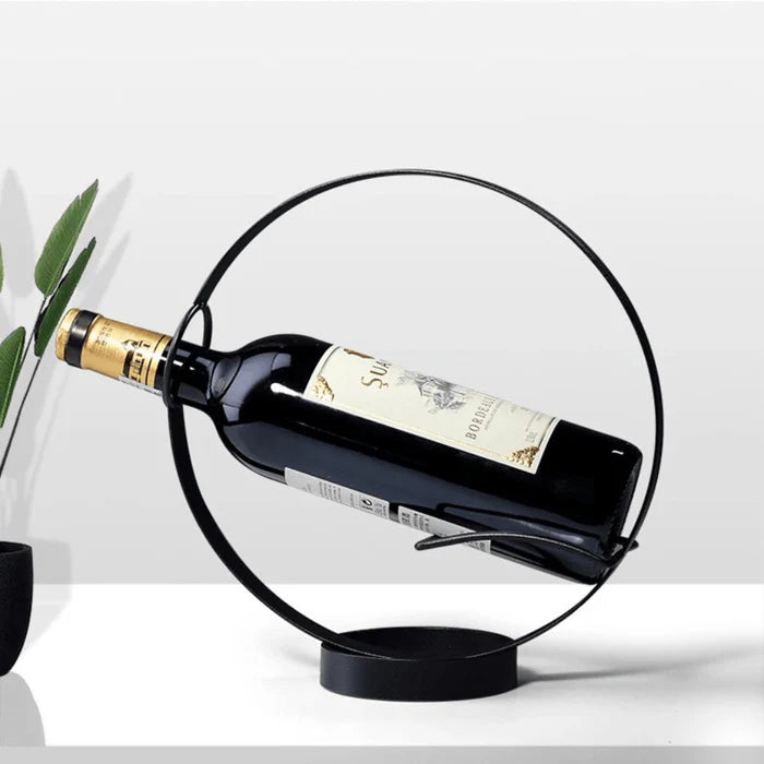 Suporte de Vinho em Círculo Vivelle, feito de ferro de alta qualidade, com design minimalista e sofisticado, ideal para organizar e decorar com estilo.